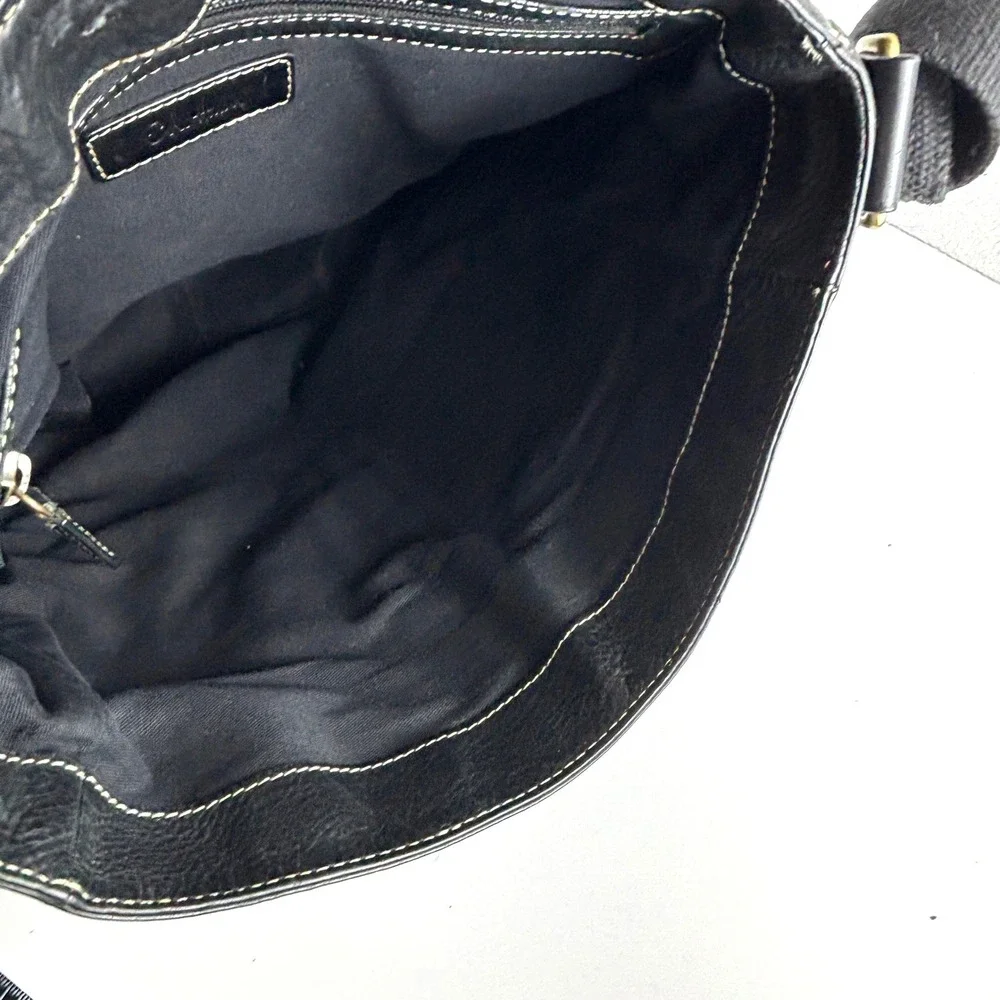 Vtg Cole Haan Messenger Bag Unisex Medium Black Leather Lion Crest Buckle Preppy